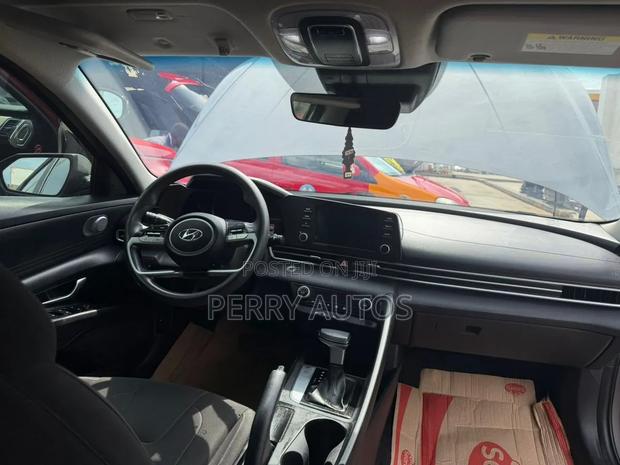 Hyundai Elantra 2022