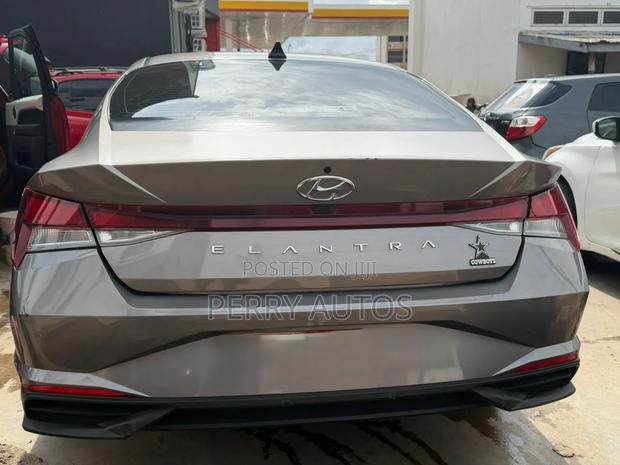 Hyundai Elantra 2022