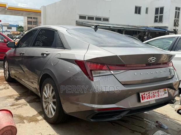 Hyundai Elantra 2022