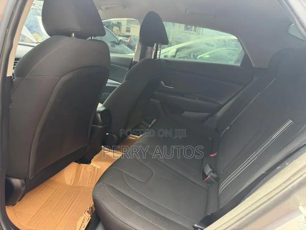 Hyundai Elantra 2022