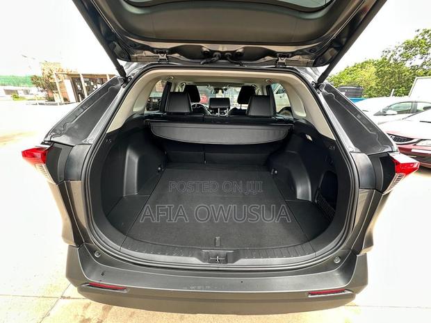 Toyota RAV4 XLE 2025 Black