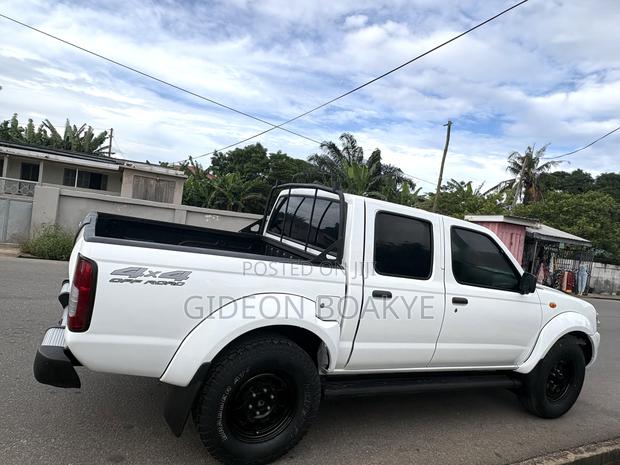 Nissan Hardbody 2020 White