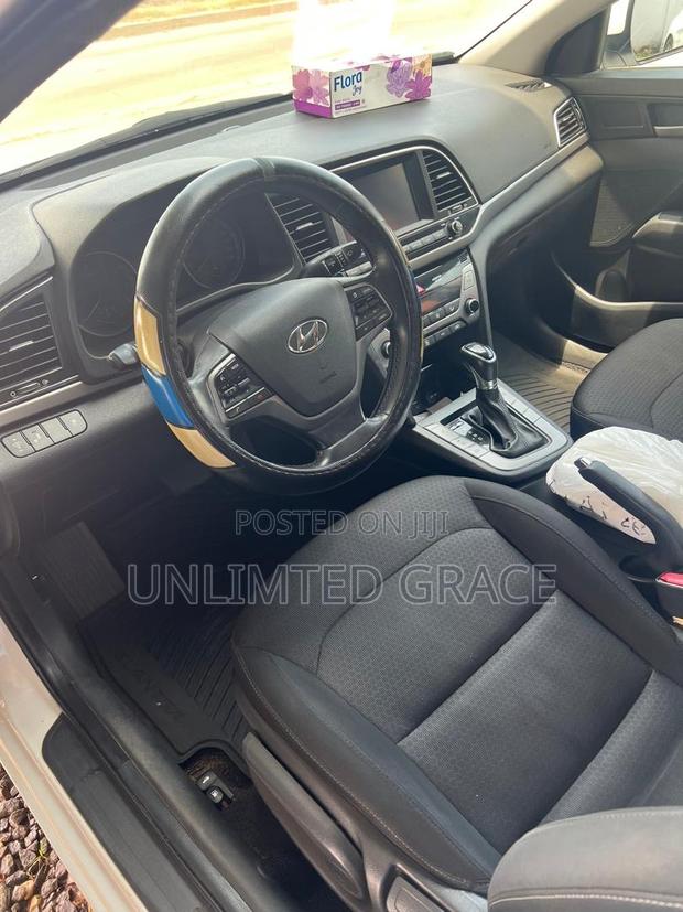 Hyundai Elantra Limited Sedan FWD (2.0L 4cyl 6A) 2017 White