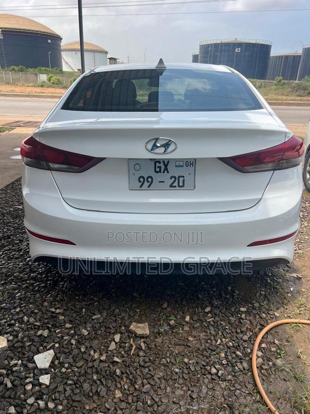 Hyundai Elantra Limited Sedan FWD (2.0L 4cyl 6A) 2017 White