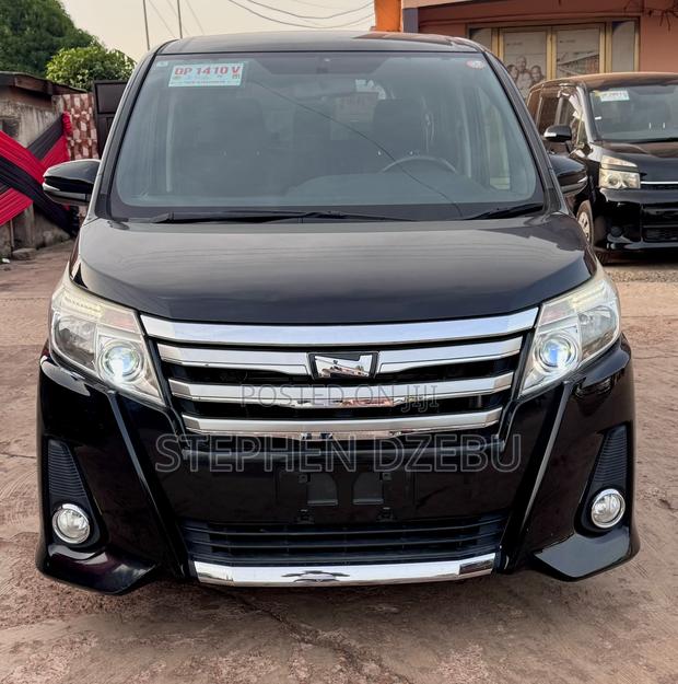 Toyota Noah 2.0 FWD (8 Seater) 2014 Black