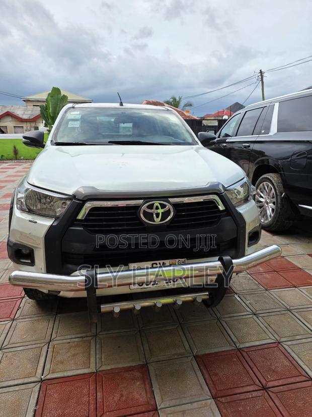 Toyota Hilux Revo Double Cab Petrol 2.7 AWD 2016 White