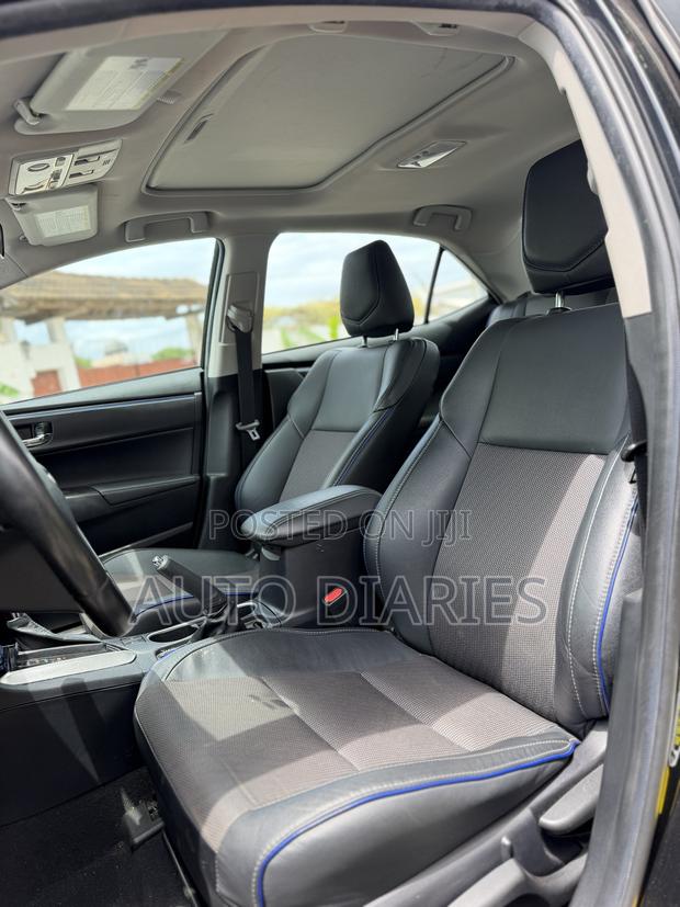 Toyota Corolla SE (1.8L 4cyl 6M) 2019 Black