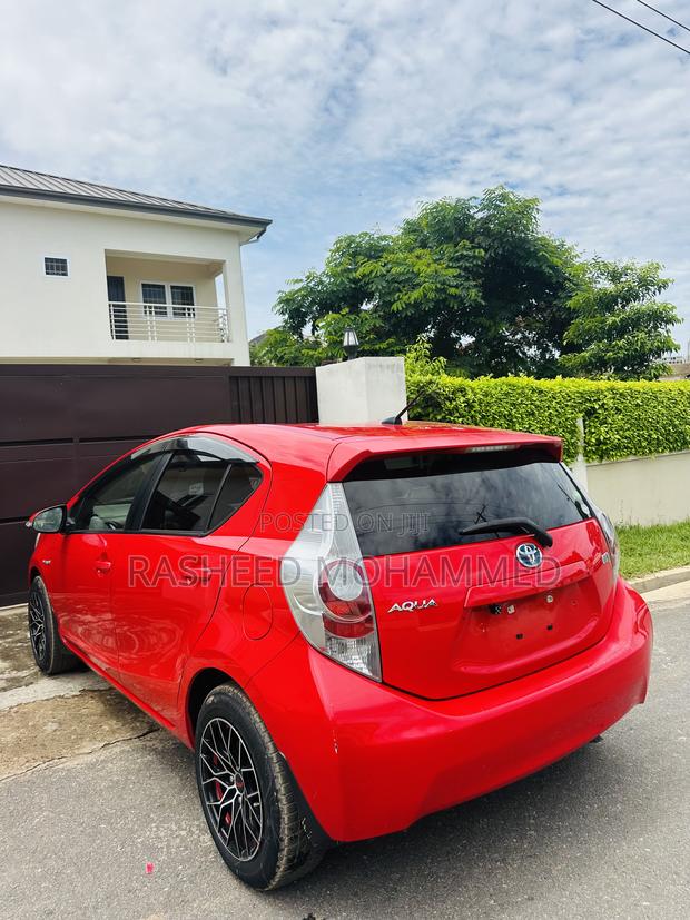 Toyota Aqua 2014 Red