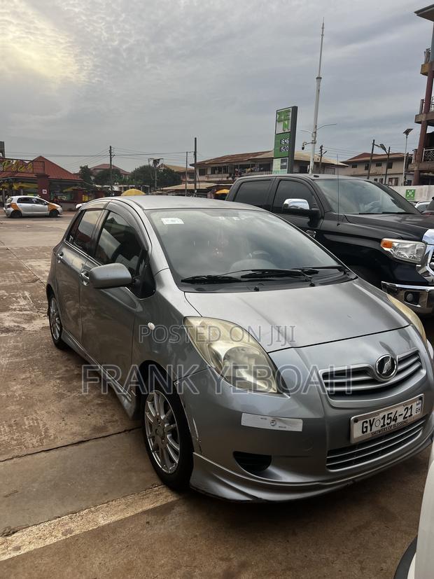 Toyota Vitz 2010 Gray