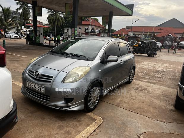 Toyota Vitz 2010 Gray