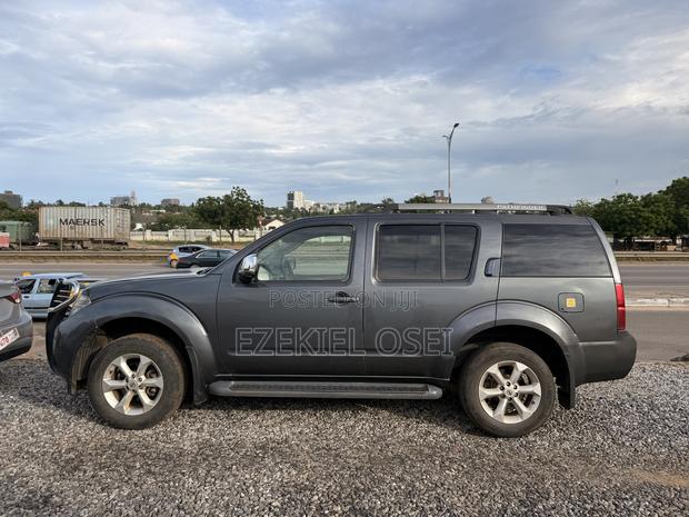 Nissan Pathfinder Platinum 4x4 2013 Gray