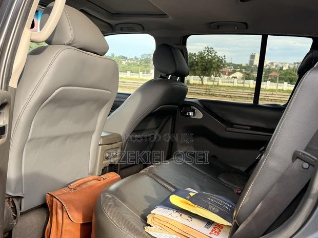 Nissan Pathfinder Platinum 4x4 2013 Gray