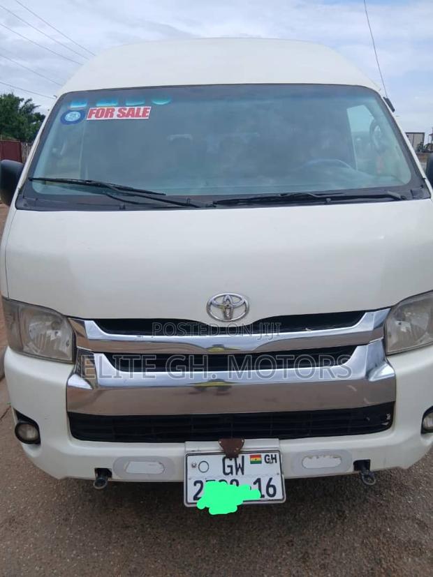 Toyota HiAce 2016 White