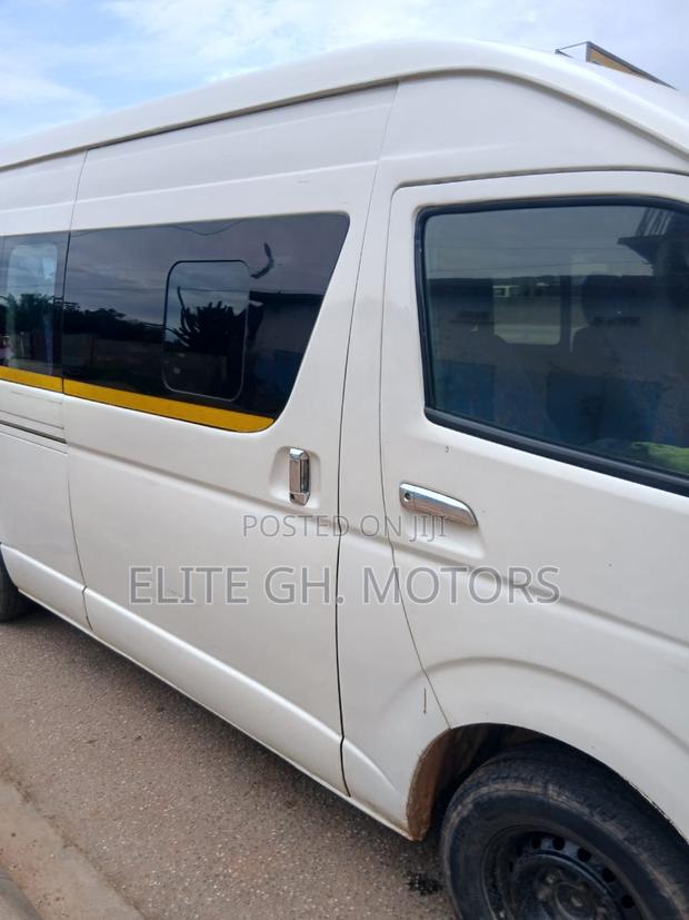 Toyota HiAce 2016 White