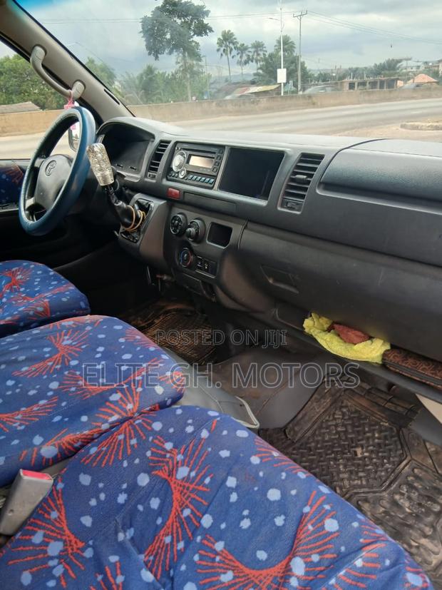 Toyota HiAce 2016 White