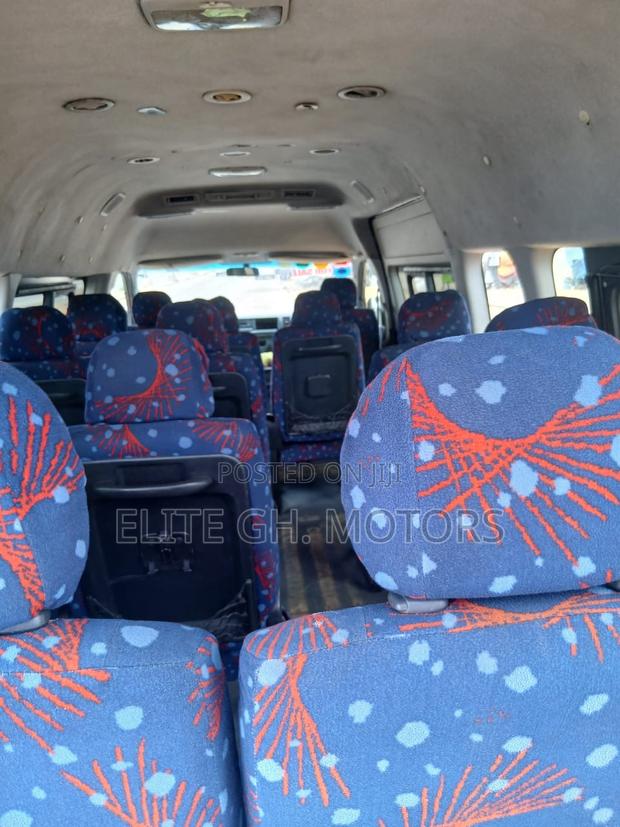 Toyota HiAce 2016 White