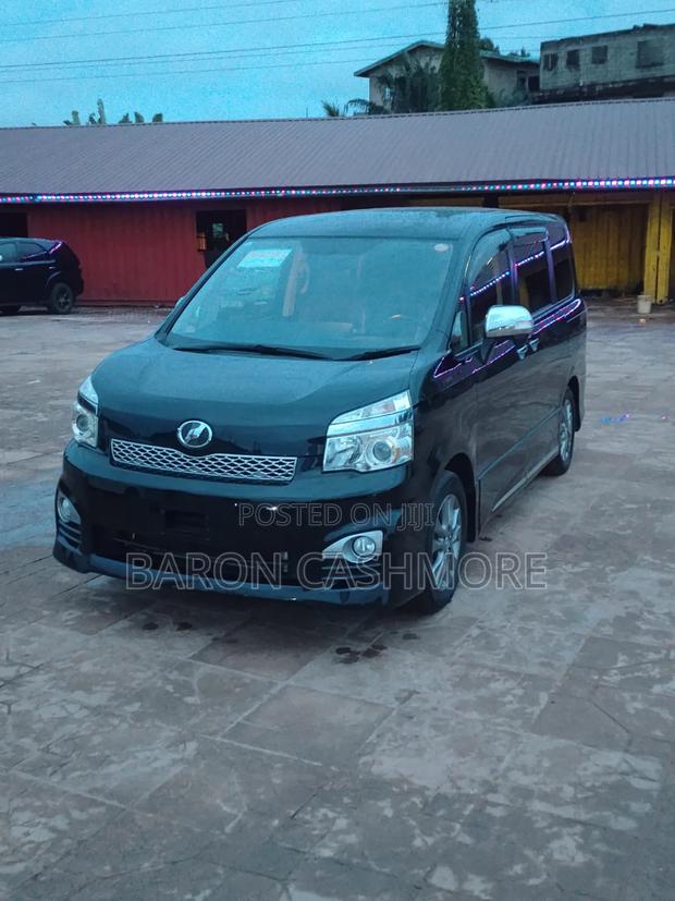 Toyota Voxy 2013 Black