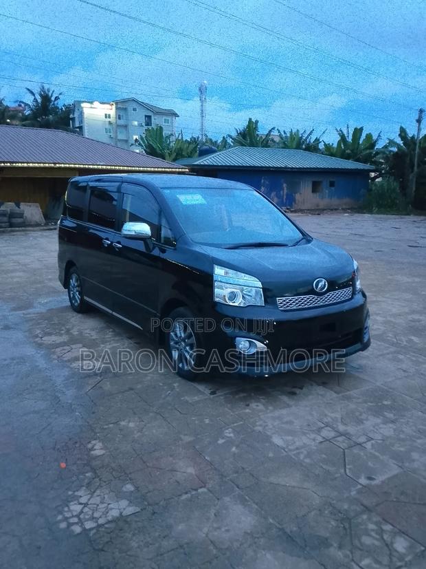 Toyota Voxy 2013 Black