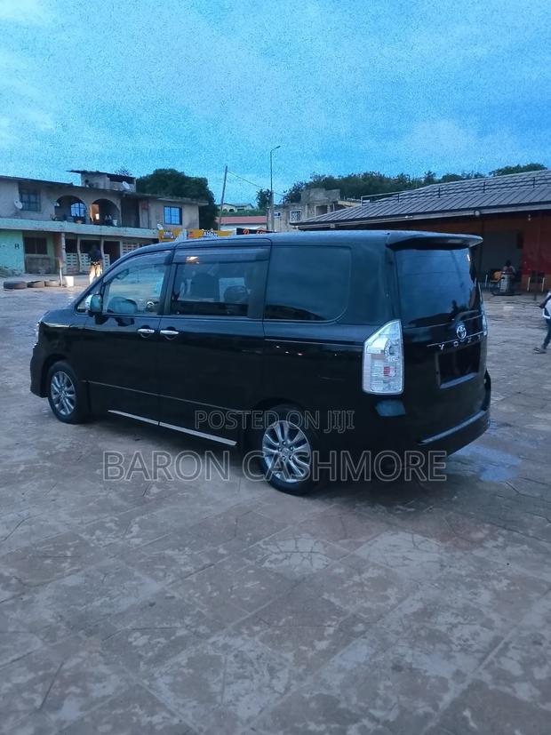 Toyota Voxy 2013 Black