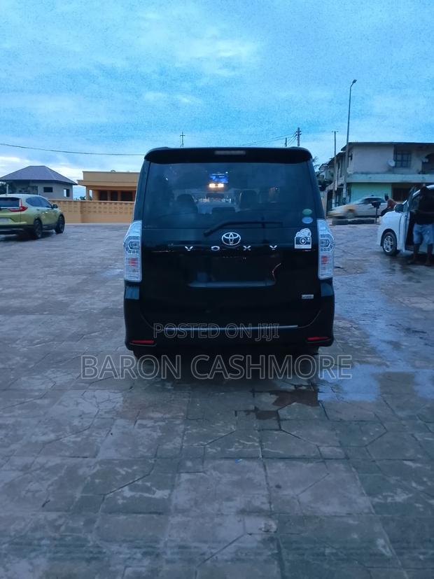 Toyota Voxy 2013 Black