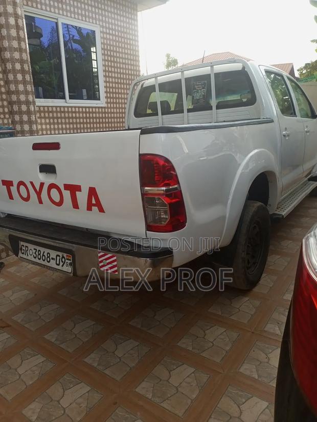 Toyota Hilux 2.5 D-4D 4X4 SRX 2009 White