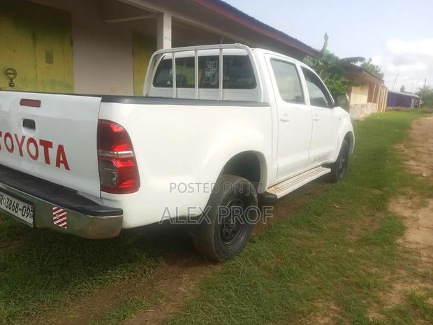 Toyota Hilux 2.5 D-4D 4X4 SRX 2009 White