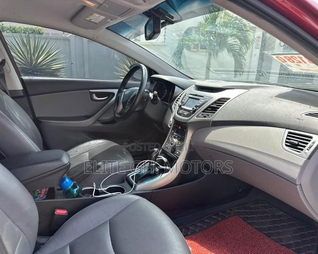 Hyundai Elantra Limited Sedan FWD (1.8L 4cyl 6A) 2016 Red