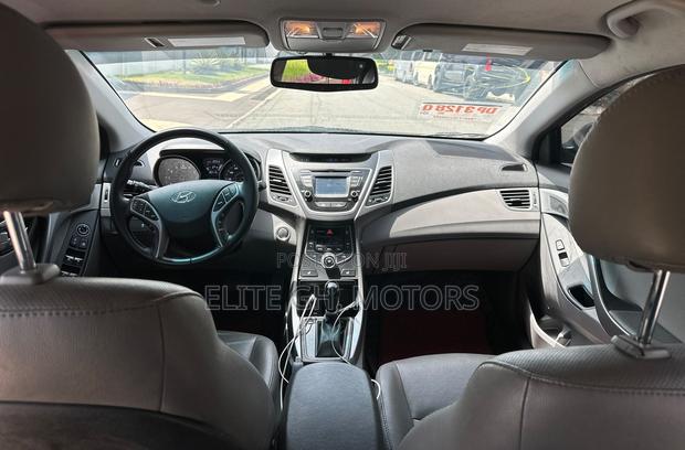 Hyundai Elantra Limited Sedan FWD (1.8L 4cyl 6A) 2016 Red