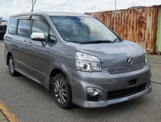 Toyota Voxy 2012 Gray