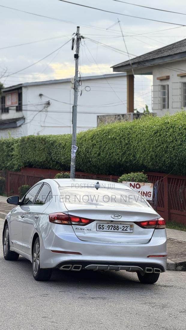 Hyundai Elantra 2018 Silver