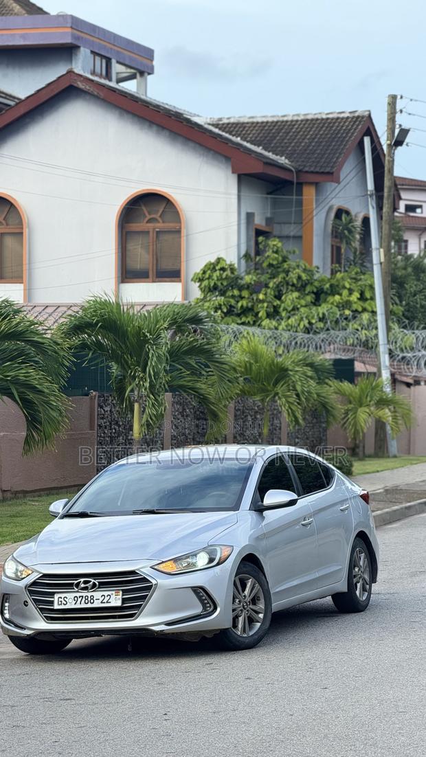 Hyundai Elantra 2018 Silver