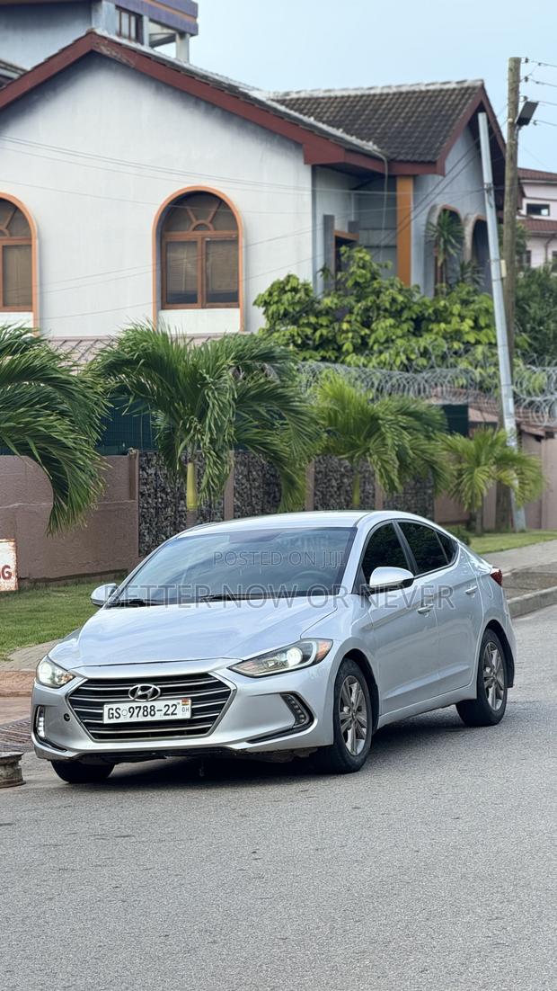 Hyundai Elantra 2018 Silver