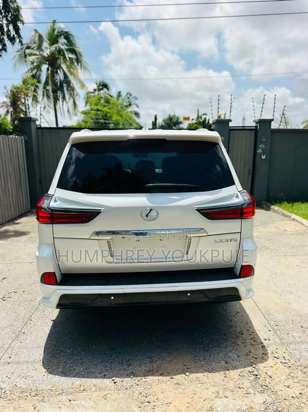 Lexus LX 2018 White