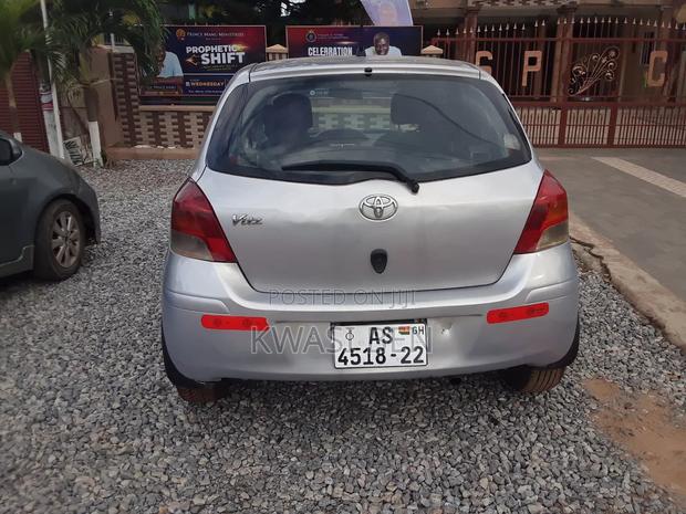 Toyota Vitz 2010 Gray