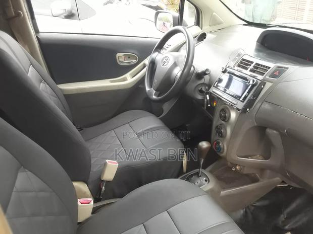 Toyota Vitz 2010 Gray