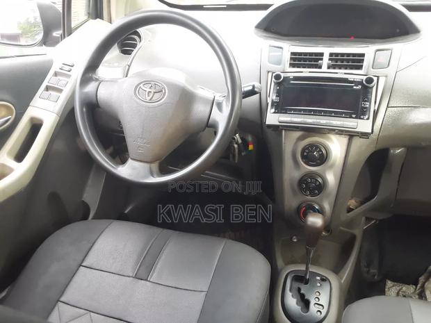 Toyota Vitz 2010 Gray