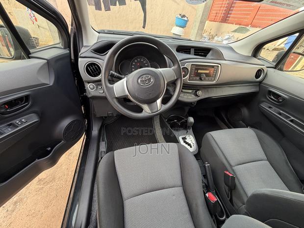 Toyota Vitz 1.3 FWD 5dr 2013 Black