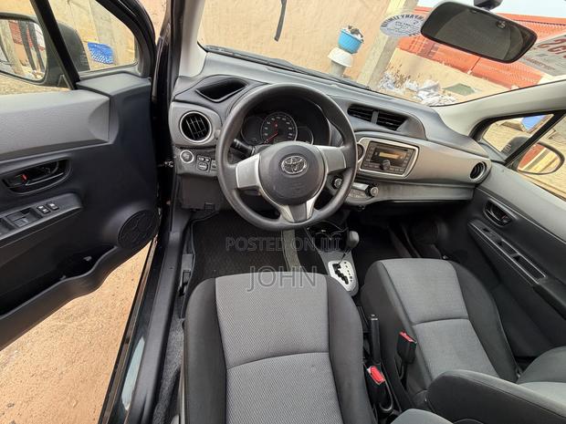 Toyota Vitz 1.3 FWD 5dr 2013 Black