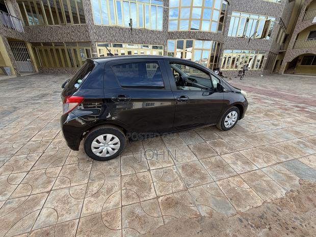 Toyota Vitz 1.3 FWD 5dr 2013 Black