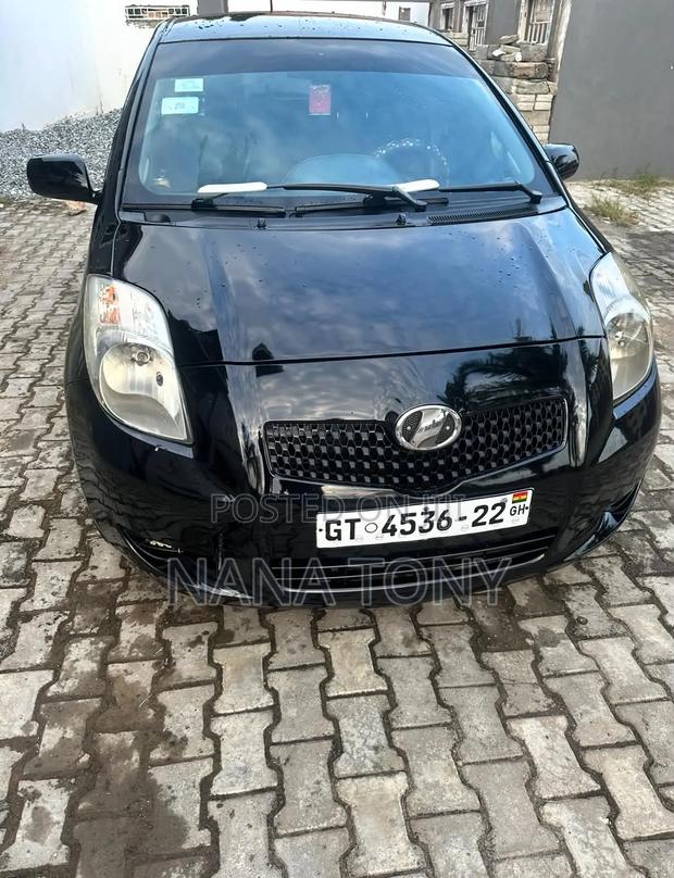 Toyota Vitz 1.3 FWD 5dr 2010 Black