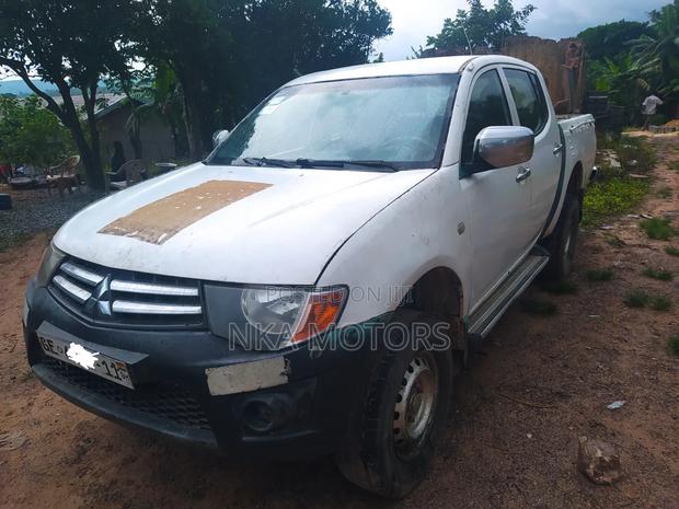 Mitsubishi L200 Double Cab 2.5 136hp 4WD 2011 White