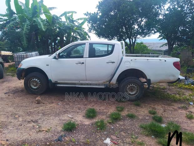 Mitsubishi L200 Double Cab 2.5 136hp 4WD 2011 White
