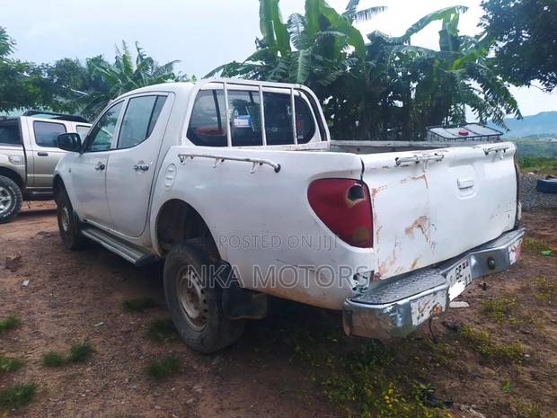 Mitsubishi L200 Double Cab 2.5 136hp 4WD 2011 White