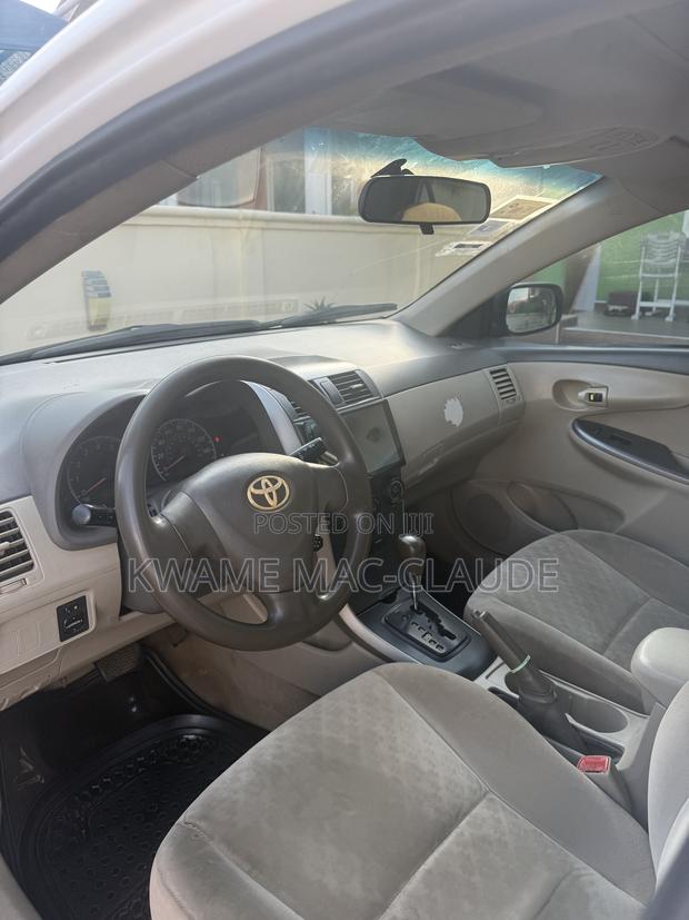 Toyota Corolla 2009 White