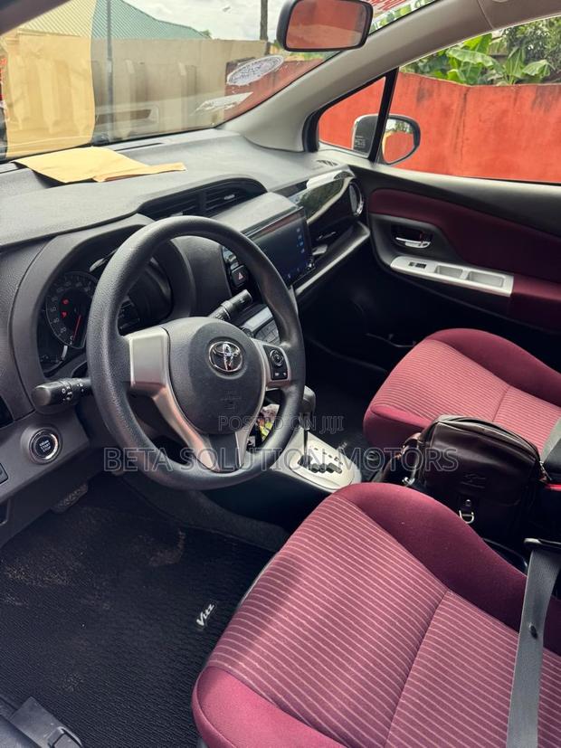 Toyota Vitz 1.3 AWD 5dr 2014 Purple