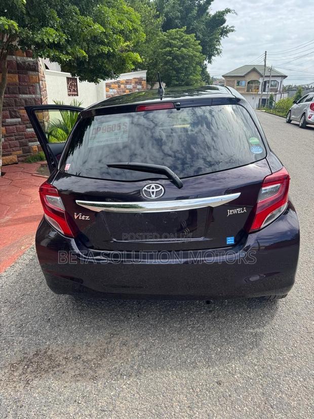 Toyota Vitz 1.3 AWD 5dr 2014 Purple