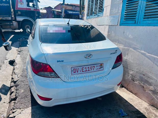 Hyundai Accent SE Sedan 2016 White