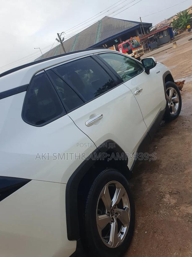 Toyota RAV4 Limited 2022 White