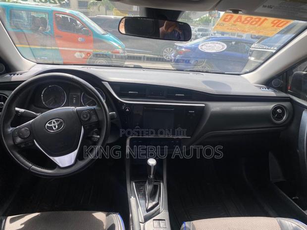 Toyota Corolla SE (1.8L 4cyl 2A) 2018 Black