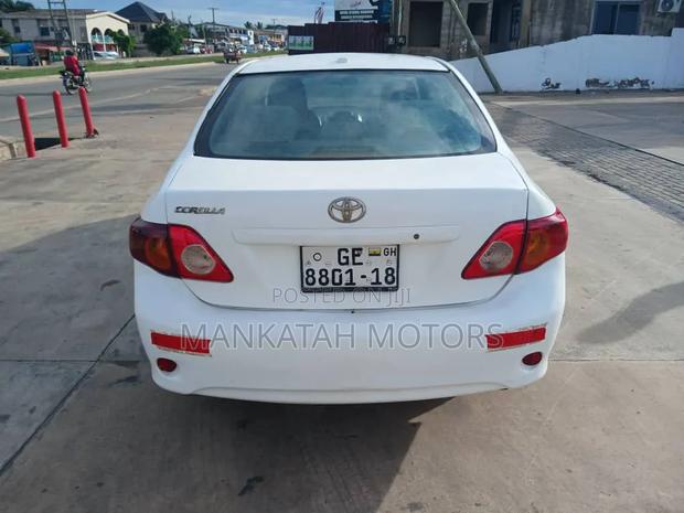 Toyota Corolla 2010 White